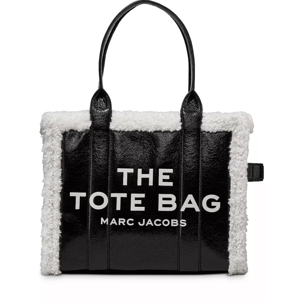 MARC JACOBS
The Crinkle Leather Large Tote Bag 🤍